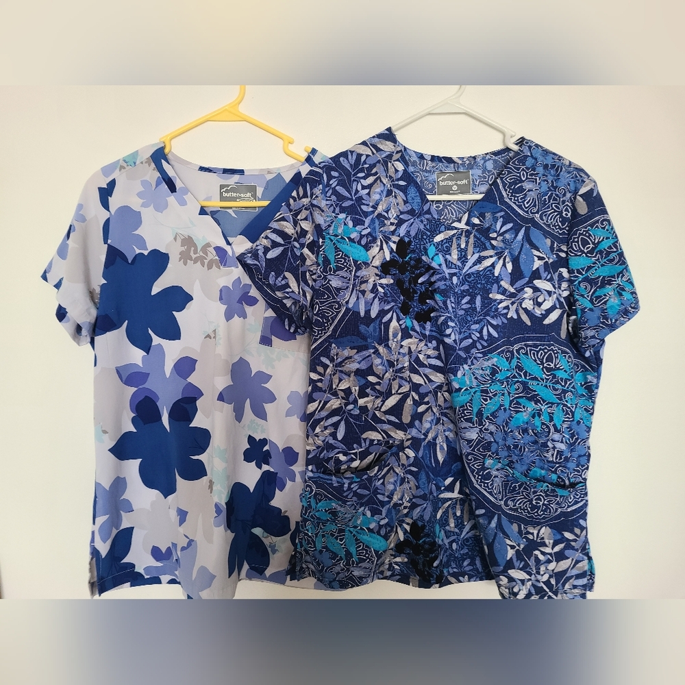 Butter-Soft Blue Floral Scrub Tops Womens Size Medium
